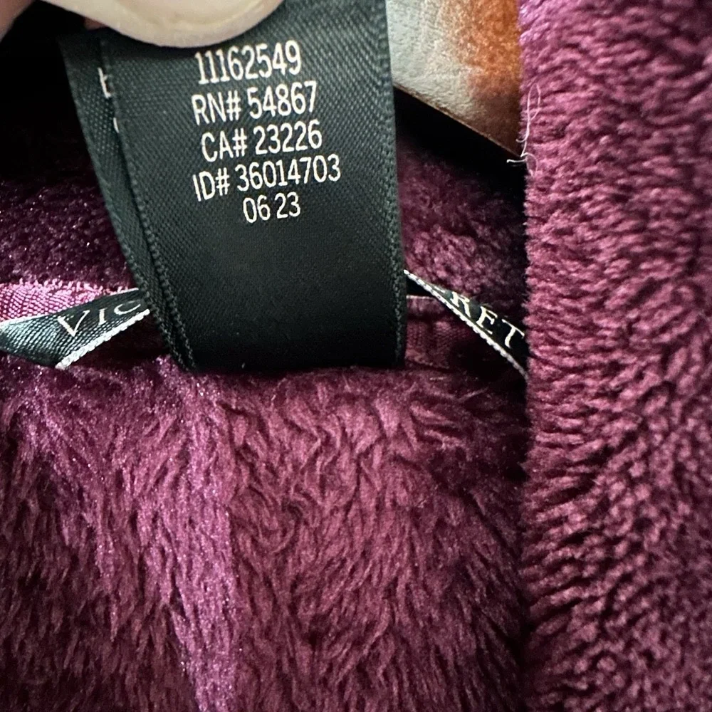 Victorias Secret Robe Plush Super Soft XL  Logo Imprint‎ Burgundy
